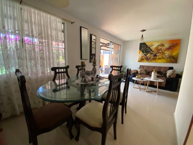 Casa de 5 alcobas en venta en El Castillo, Jamundí, 267 m² · foto 6 de 11
