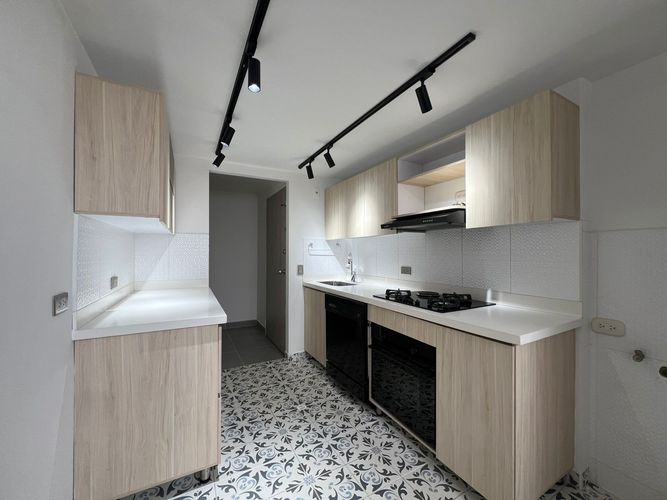 Apartamento de 3 alcobas en arriendo en El Poblado, Medellín, 92 m² · foto 3 de 18