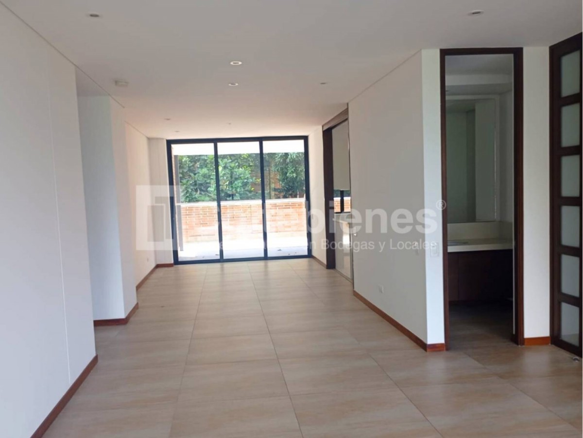 Apartamento en arriendo en El Poblado, Medellín · foto 3 de 24