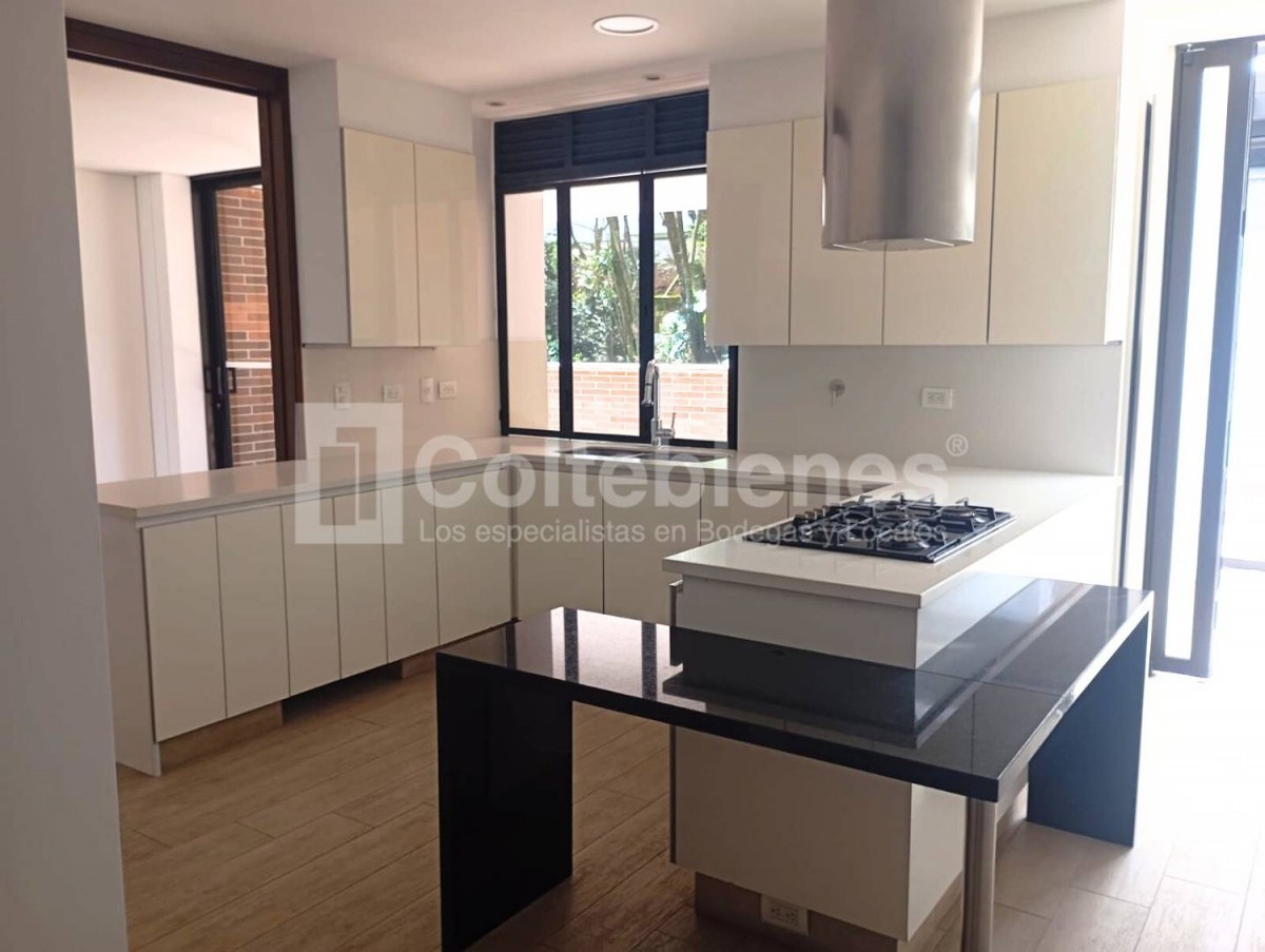 Apartamento en arriendo en El Poblado, Medellín · foto 4 de 24