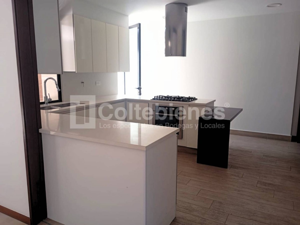 Apartamento en arriendo en El Poblado, Medellín · foto 5 de 24