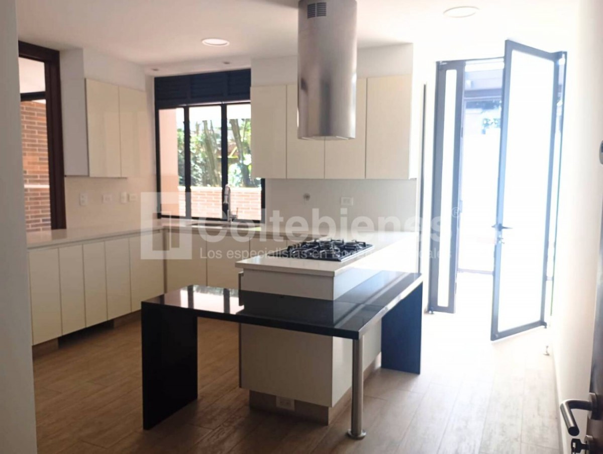 Apartamento en arriendo en El Poblado, Medellín · foto 6 de 24