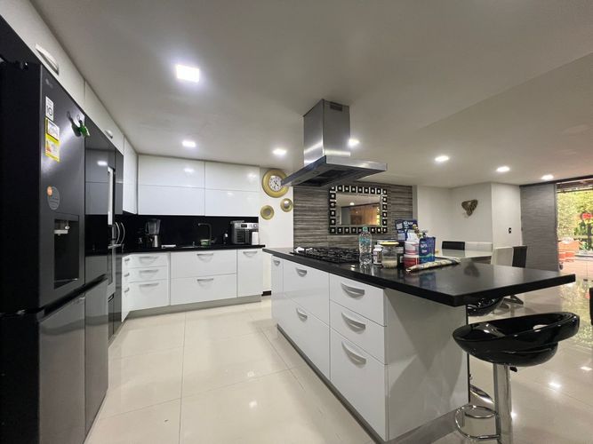 Casa de 6 alcobas en venta en La Pradera, Envigado, 367 m² · foto 4 de 20