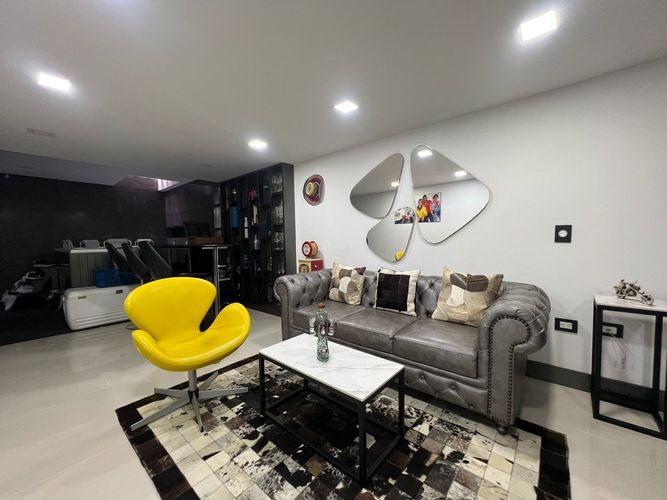 Casa de 6 alcobas en venta en La Pradera, Envigado, 367 m² · foto 3 de 20