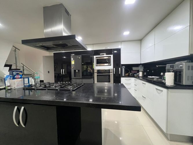 Casa de 6 alcobas en venta en La Pradera, Envigado, 367 m² · foto 5 de 20