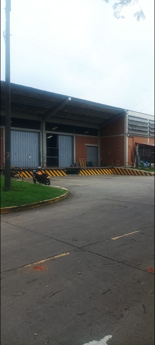 Bodega en arriendo en Acopi, Yumbo · foto 2 de 6