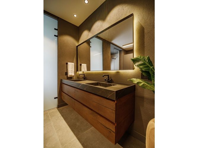 Apartamento de 2 alcobas en venta en El Poblado, Medellín, 203 m² · foto 18 de 19