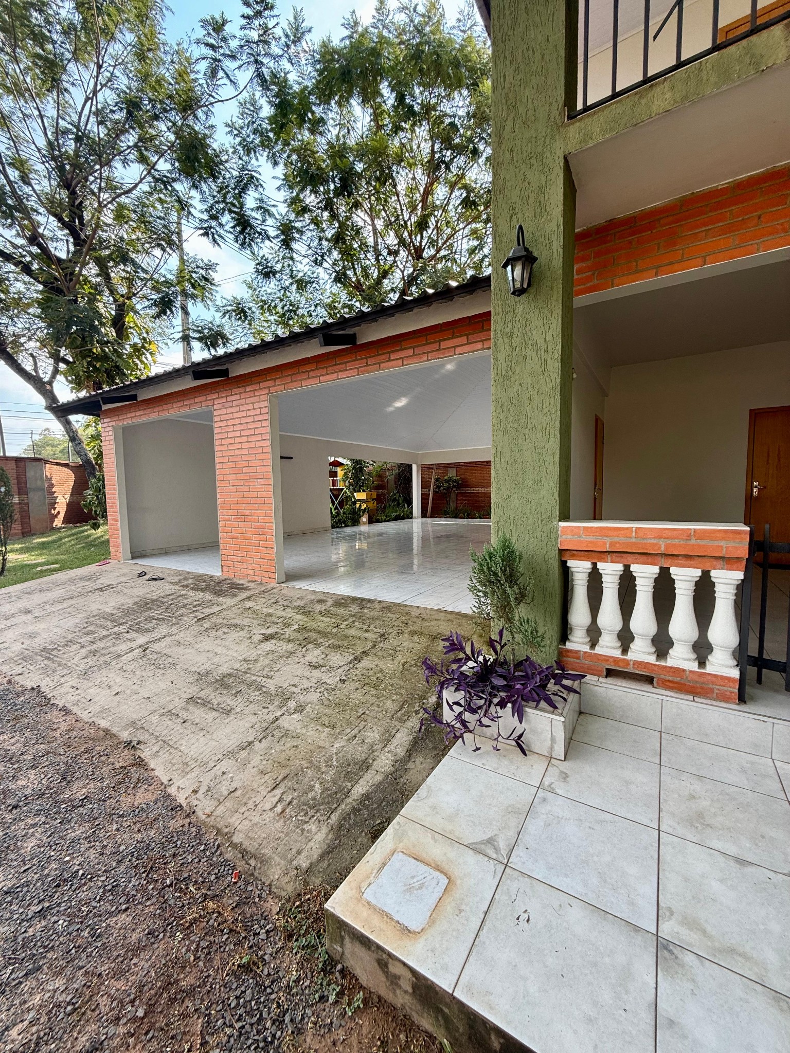Exclusiva Casa Quinta en Mariano Roque Alonso: Salón Multiuso, Quincho, Piscina y Depósito, ideal para eventos y disfrute familiar, sobre la calle Boquerón, con 360 m2 edificados y 1632 m2 de superficie — foto 2