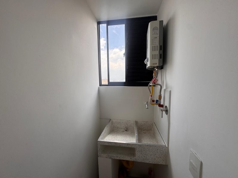 Apartamento en arriendo en San Lucas, Medellín · foto 3 de 12