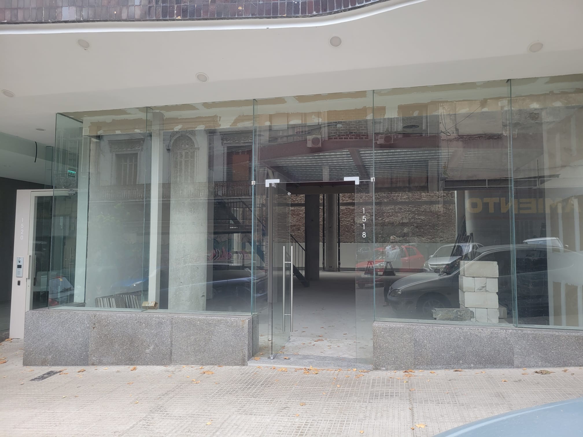 Excelente Local Comercial En El Centro A Estrenar