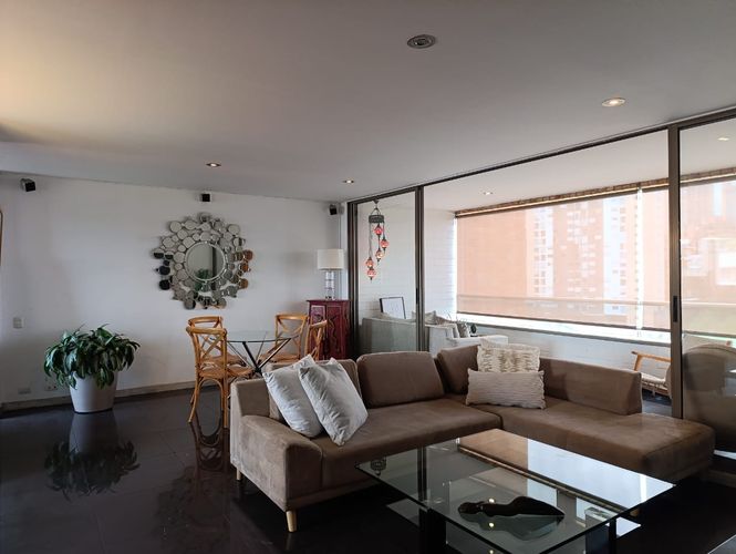 Apartamento de 2 alcobas en arriendo en El Poblado, Medellín, 115 m² · foto 2 de 20