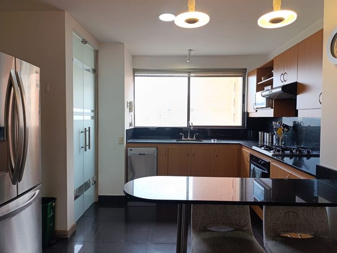 Apartamento de 2 alcobas en arriendo en El Poblado, Medellín, 115 m² · foto 10 de 20