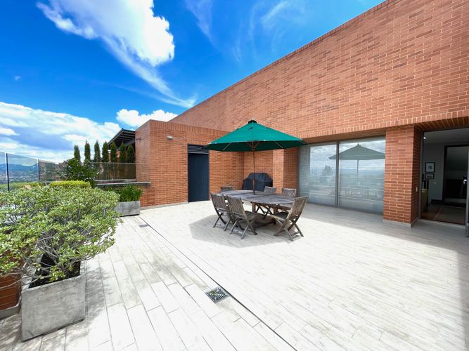Apartamento de 4 alcobas en venta en Cerros De Los Alpes, Bogotá, 427 m² · foto 17 de 23