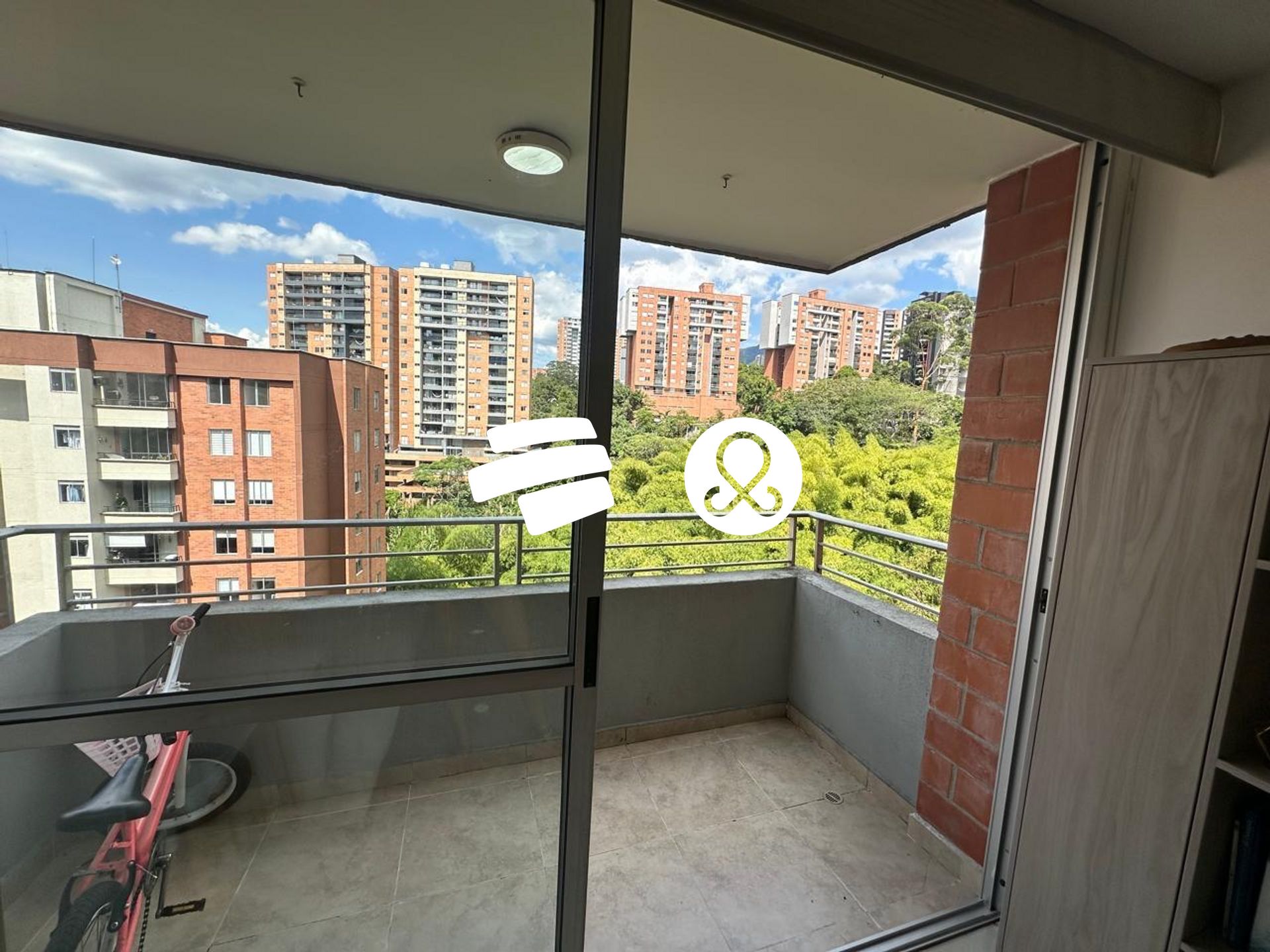 Apartamento en Venta en Loma del Esmeraldal, Envigado