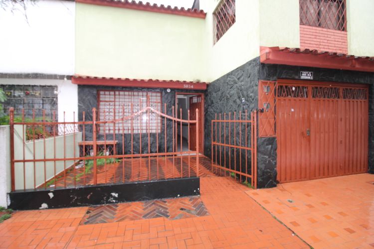 Casa de 8 alcobas en venta en La Aurora, Bucaramanga, 225 m² · foto 2 de 21