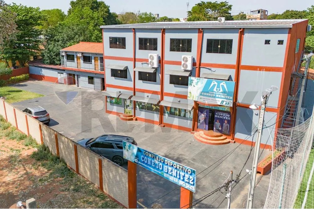 AMPLIO LOCAL COMERCIAL / COMPLEJO DEPORTIVO EN ÑEMBY EN VENTA — foto 3