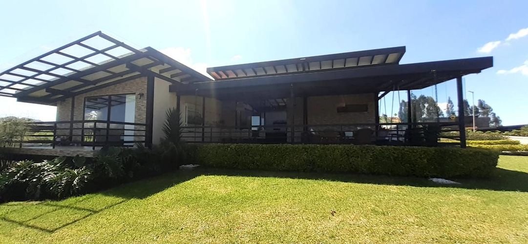 Casa de 2 alcobas en venta en El Retiro, 1823 m² · foto 2 de 24