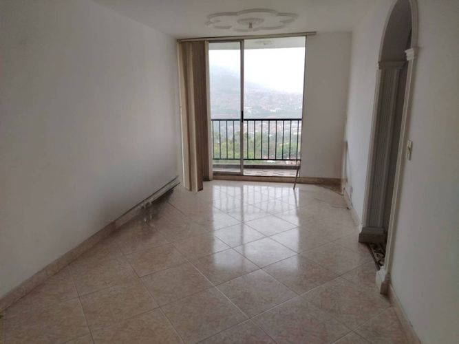 Apartamento de 3 alcobas en arriendo en Laureles, Medellín, 75 m² · foto 3 de 13