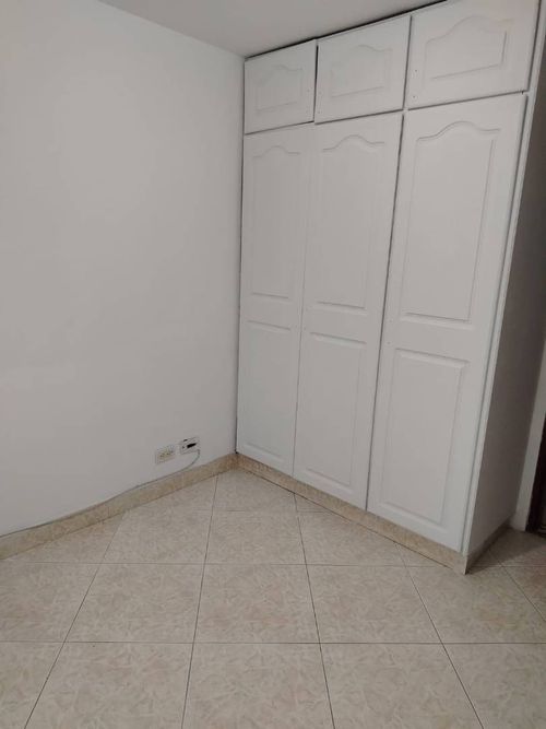 Apartamento de 3 alcobas en arriendo en Laureles, Medellín, 75 m² · foto 9 de 13