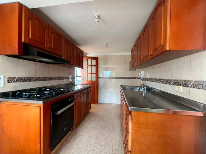 Apartamento de 3 alcobas en arriendo en El Poblado, Medellín, 135 m² · foto 3 de 15
