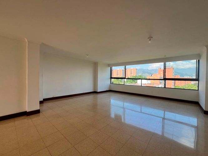 Apartamento de 3 alcobas en arriendo en El Poblado, Medellín, 135 m² · foto 2 de 15