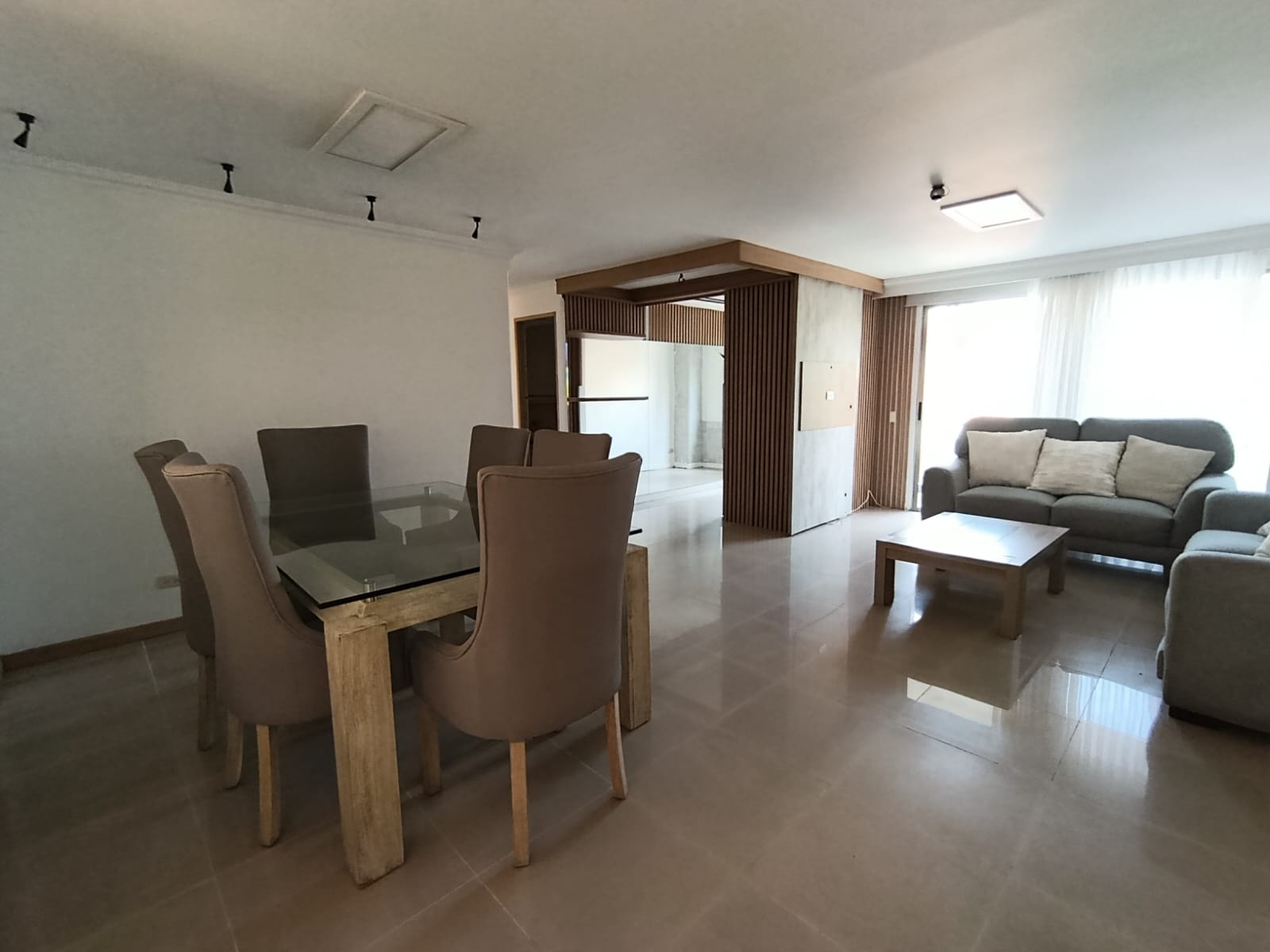 Apartamento en arriendo en Laureles, Medellín · foto 3 de 20