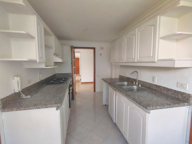 Apartamento de 3 alcobas en arriendo en El Poblado, Medellín, 173 m² · foto 3 de 16