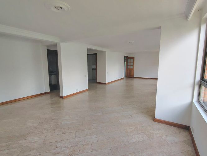 Apartamento de 3 alcobas en arriendo en El Poblado, Medellín, 173 m² · foto 6 de 16