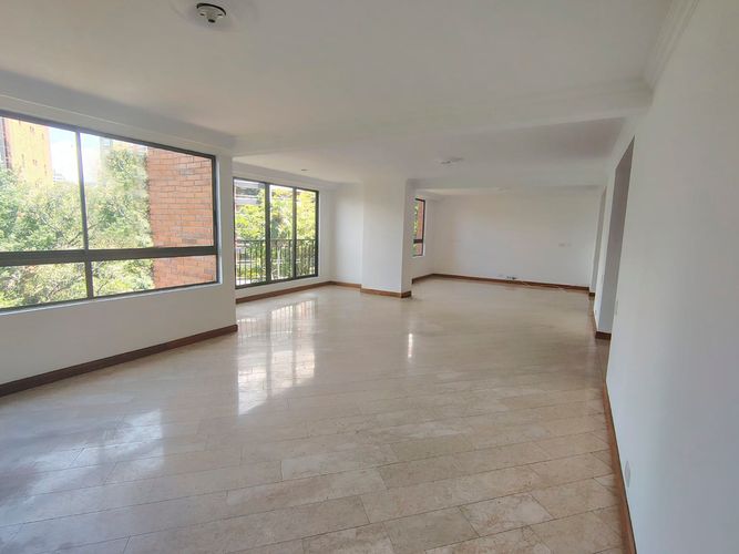 Apartamento de 3 alcobas en arriendo en El Poblado, Medellín, 173 m² · foto 2 de 16