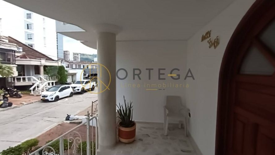 Apartamento de 4 alcobas en venta en Cañaveral, Floridablanca, 320 m² · foto 2 de 24