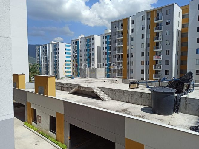 Apartamento de 3 alcobas en venta en Hacienda La Meseta, Girón, 53 m² · foto 13 de 17