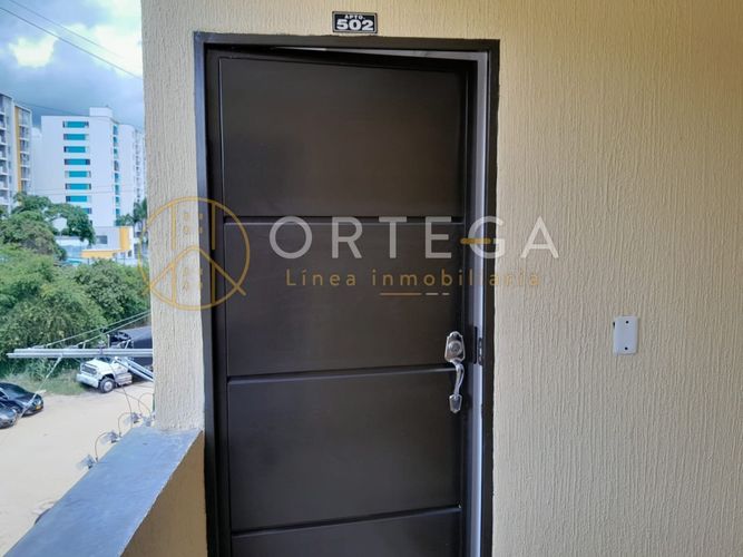 Apartamento de 3 alcobas en venta en Urbanizacion Cataluña, Girón, 43 m² · foto 2 de 10