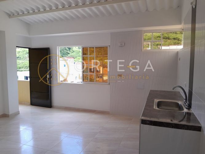 Apartamento de 3 alcobas en venta en Urbanizacion Cataluña, Girón, 43 m² · foto 4 de 10