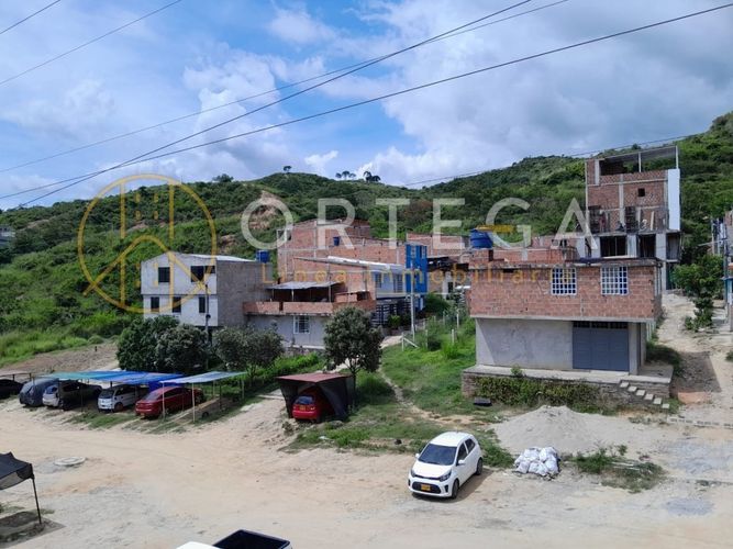 Apartamento de 3 alcobas en venta en Urbanizacion Cataluña, Girón, 43 m² · foto 5 de 10