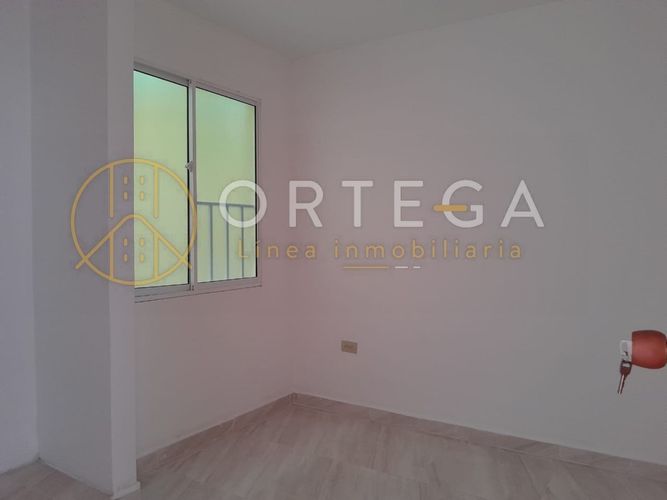Apartamento de 3 alcobas en venta en Urbanizacion Cataluña, Girón, 43 m² · foto 7 de 10