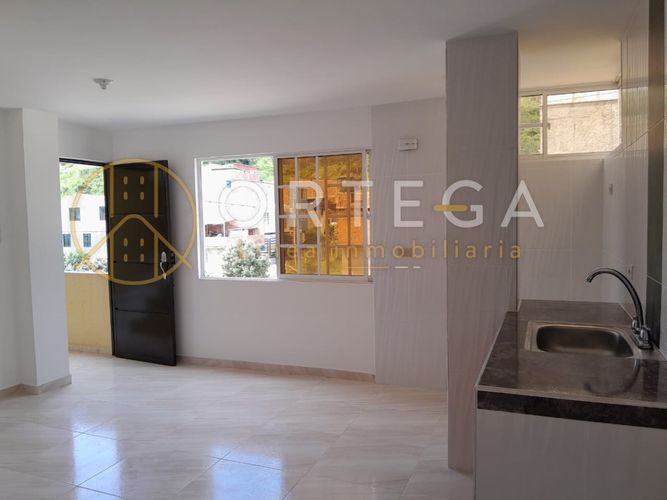 Apartamento de 3 alcobas en venta en Urbanizacion Cataluña, Girón, 43 m² · foto 8 de 10