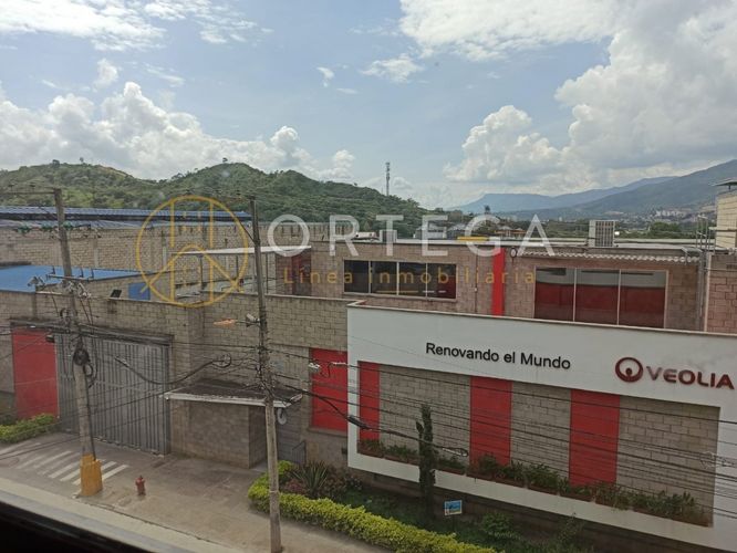 Bodega en arriendo en La Esmeralda, Girón, 380 m² · foto 16 de 23