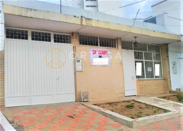 Casa de 11 alcobas en venta en Bolarqui, Bucaramanga, 410 m² · foto 2 de 8