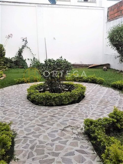 Casa de 11 alcobas en venta en Bolarqui, Bucaramanga, 410 m² · foto 7 de 8