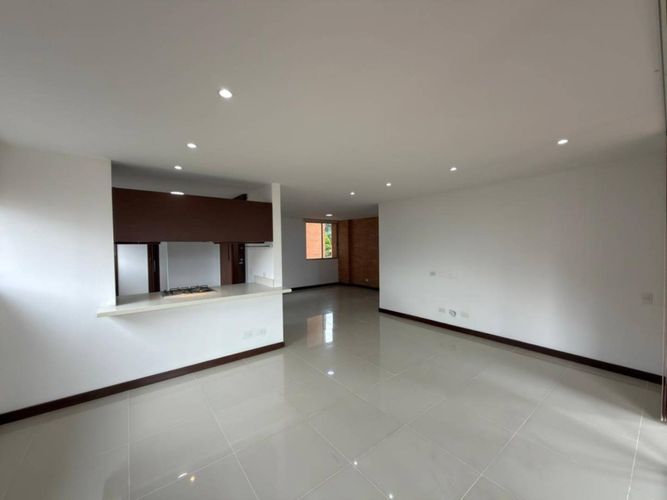 Apartamento de 3 alcobas en arriendo en Santa María De Los Ángeles, Medellín, 140 m² · foto 2 de 19