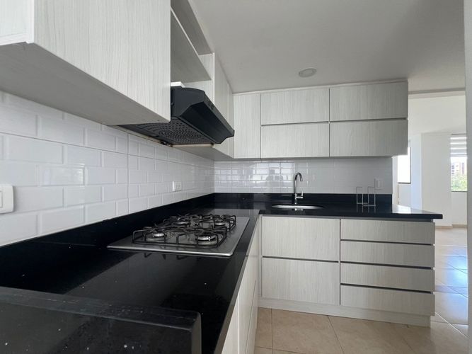 Apartamento de 3 alcobas en arriendo en El Poblado, Medellín, 79 m² · foto 4 de 16