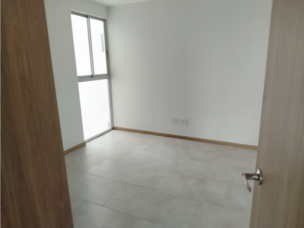 Apartamento en venta en Avenida 30 De Agosto, Pereira · foto 2 de 24