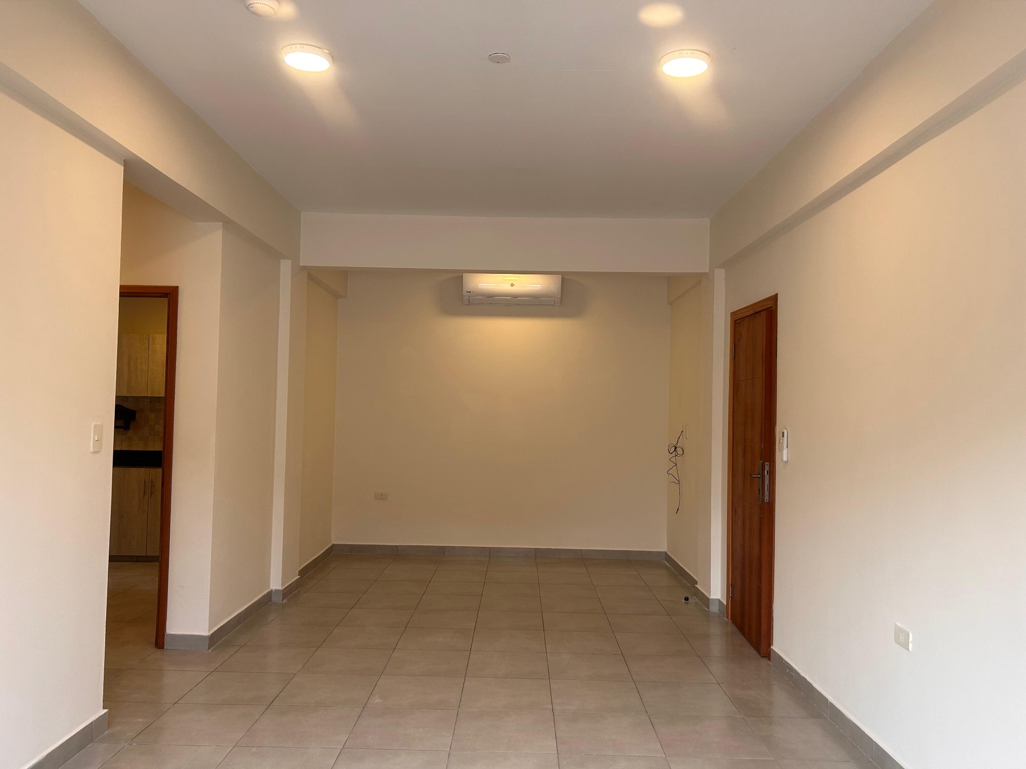 AMPLIO DPTO DE 2 DORM CON BALCON Y PARRILLA. ZONA LAGUNA GRANDE (M.L.) — foto 2