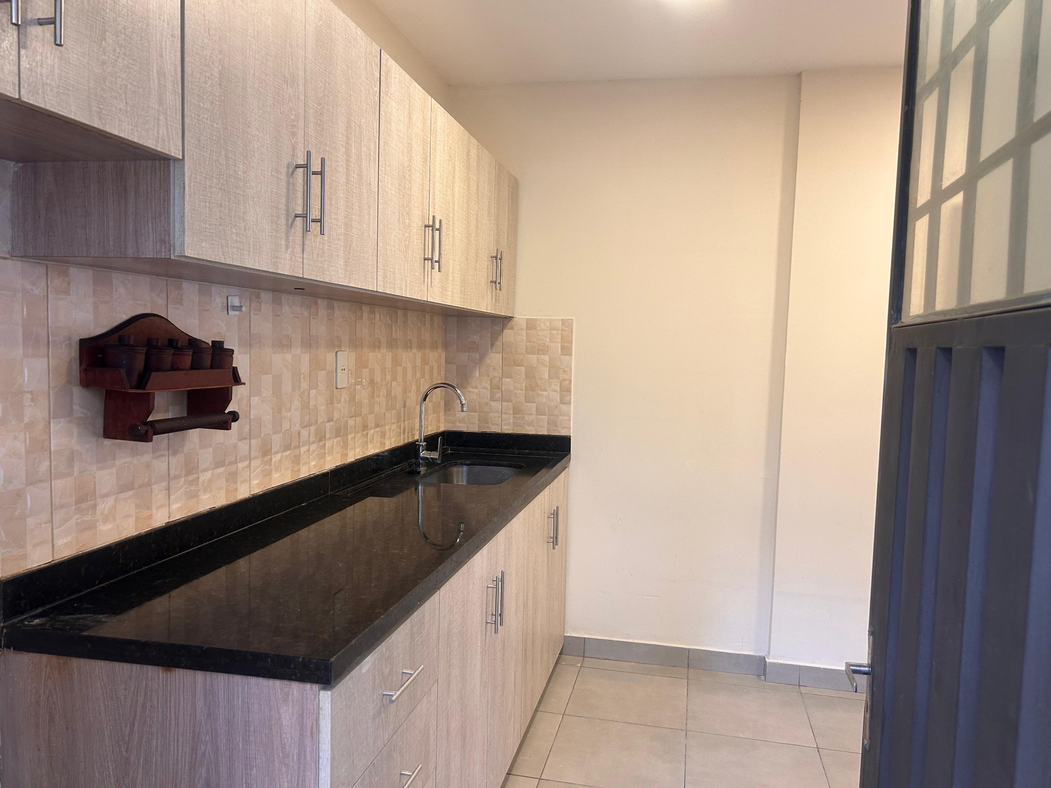 AMPLIO DPTO DE 2 DORM CON BALCON Y PARRILLA. ZONA LAGUNA GRANDE (M.L.) — foto 3