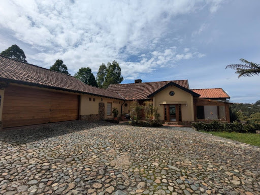 4BR House in Las Palmas (3000 m²)