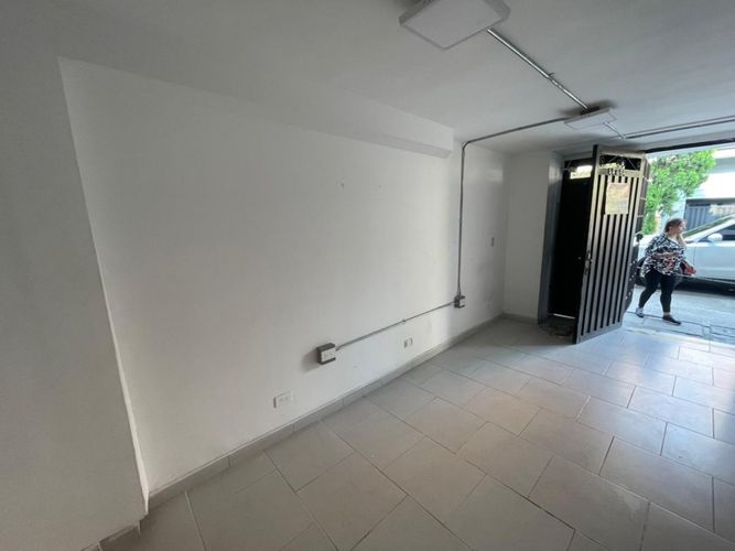 Local en arriendo en Florida Nueva, Medellín, 25 m² · foto 2 de 3