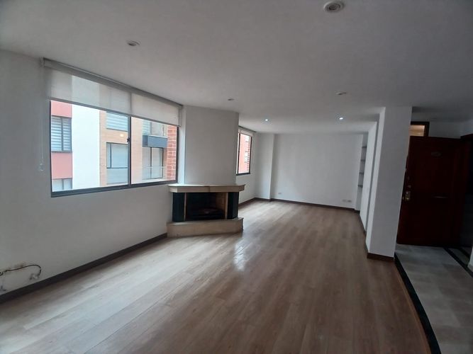 Apartamento de 4 alcobas en venta en La Carolina, Bogotá, 127 m² · foto 2 de 24