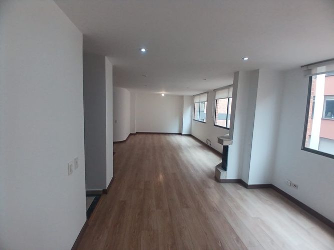 Apartamento de 4 alcobas en venta en La Carolina, Bogotá, 127 m² · foto 3 de 24
