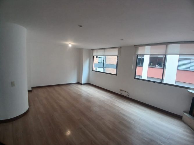 Apartamento de 4 alcobas en venta en La Carolina, Bogotá, 127 m² · foto 4 de 24