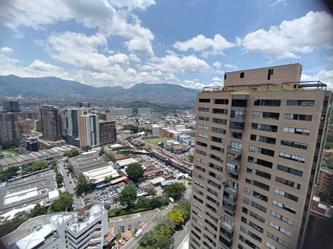 Apartamento de 3 alcobas en arriendo en Castropol, Medellín, 120 m² · foto 3 de 17